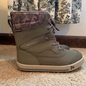 Boys Merrell snow boot size 2m